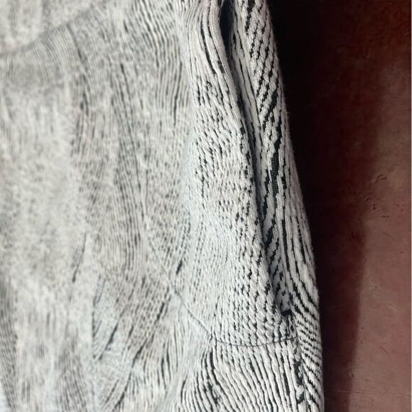 Chunky Cowl Neck Sweater with Pockets, Black White Wavy Pattern, Est. Size M/L - Picture 6 of 8